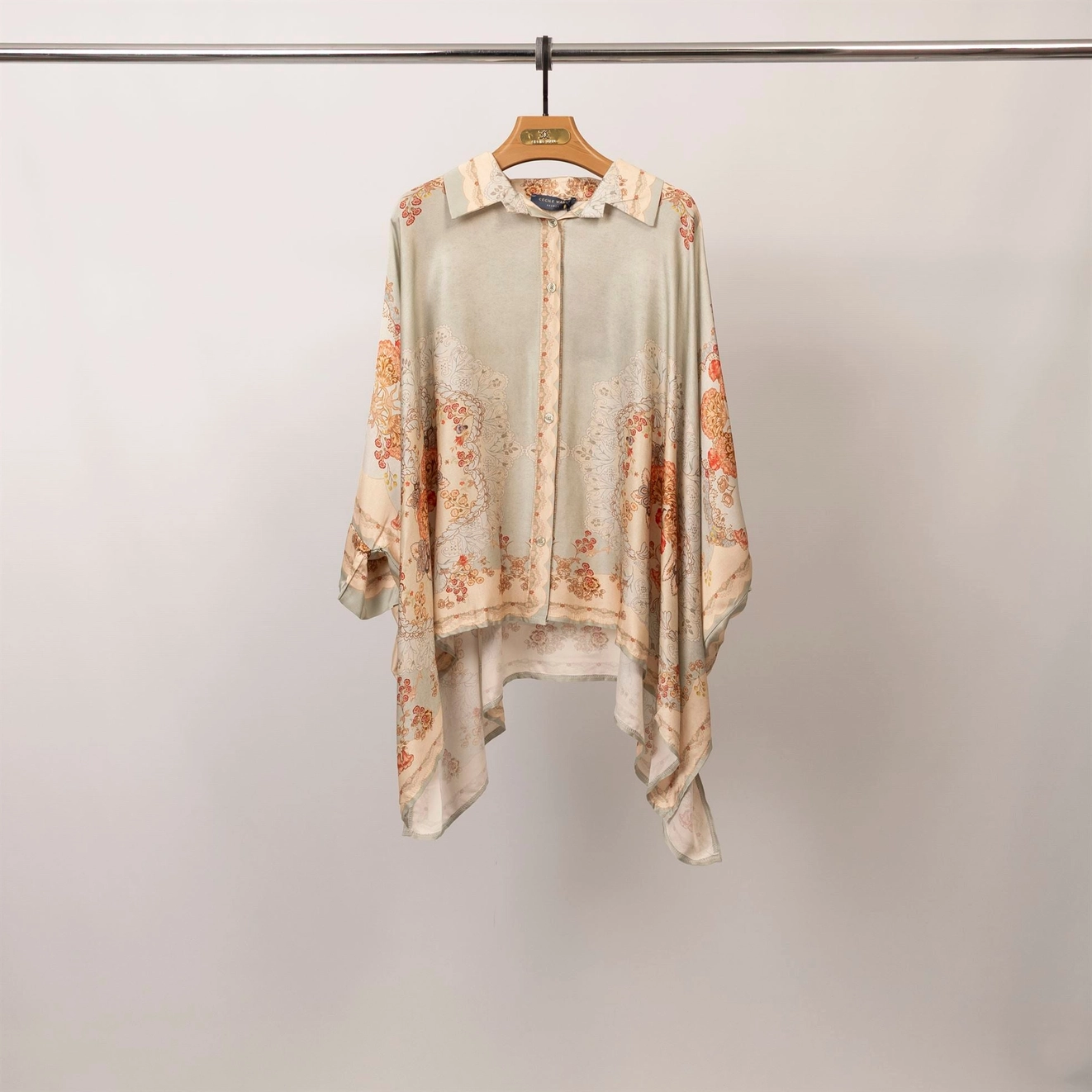 Satijnen blouse met wijde mouwen grijs